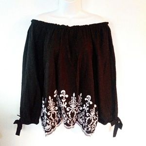 EUC off shoulder boho b&w blouse